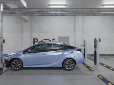 Požeminis parkingas su elektriniu pakrovėju